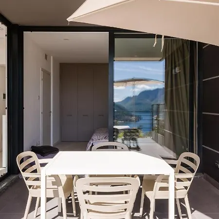 Lakeview Terrace Superior With Pool And Air Conditioning Apartment Nesso