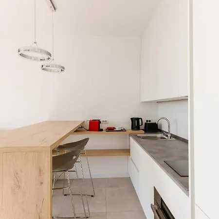 Lakeview Terrace Superior With Pool And Air Conditioning Apartment